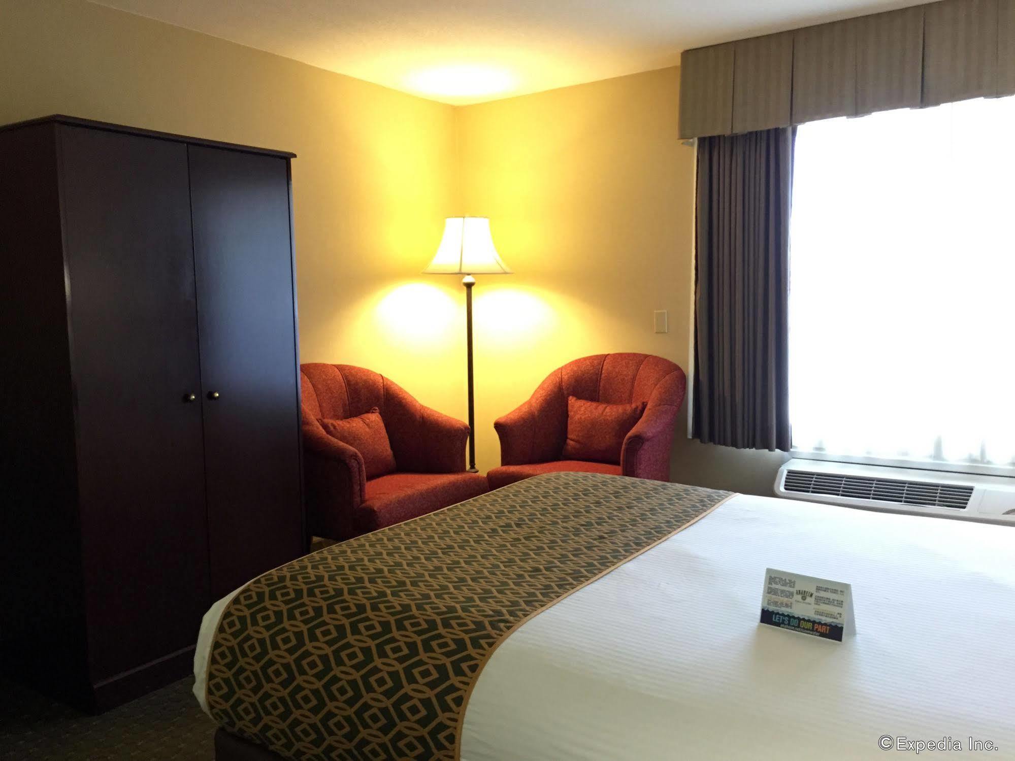 Anaheim Camelot Inn & Suites Exteriér fotografie