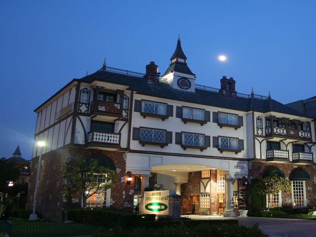 Anaheim Camelot Inn & Suites Exteriér fotografie