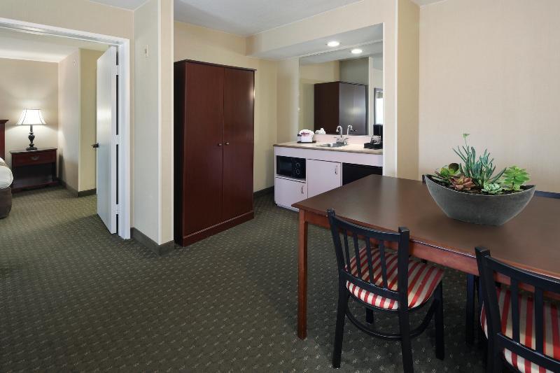 Anaheim Camelot Inn & Suites Exteriér fotografie